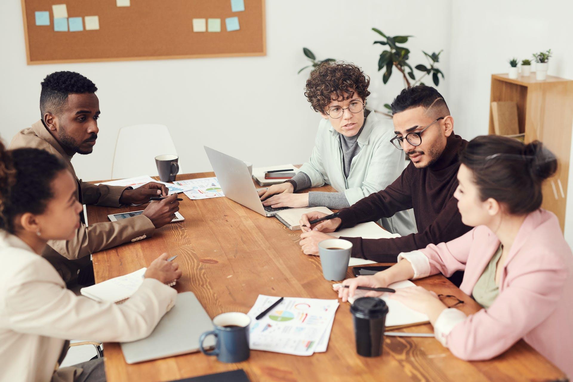 De organisatie bestaat uit vele lagen, met elk hun eigen gevoelens, meningen en belangen. Hoe krijgt u iedereen op één lijn? Laat uw organisatie groeien met de ondersteuning van onze bedrijfscoaches.