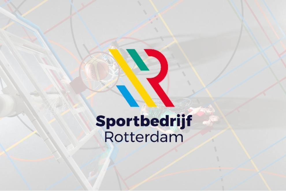 Logo Sportbedrijf Rotterdam met achtergrond sportzaal